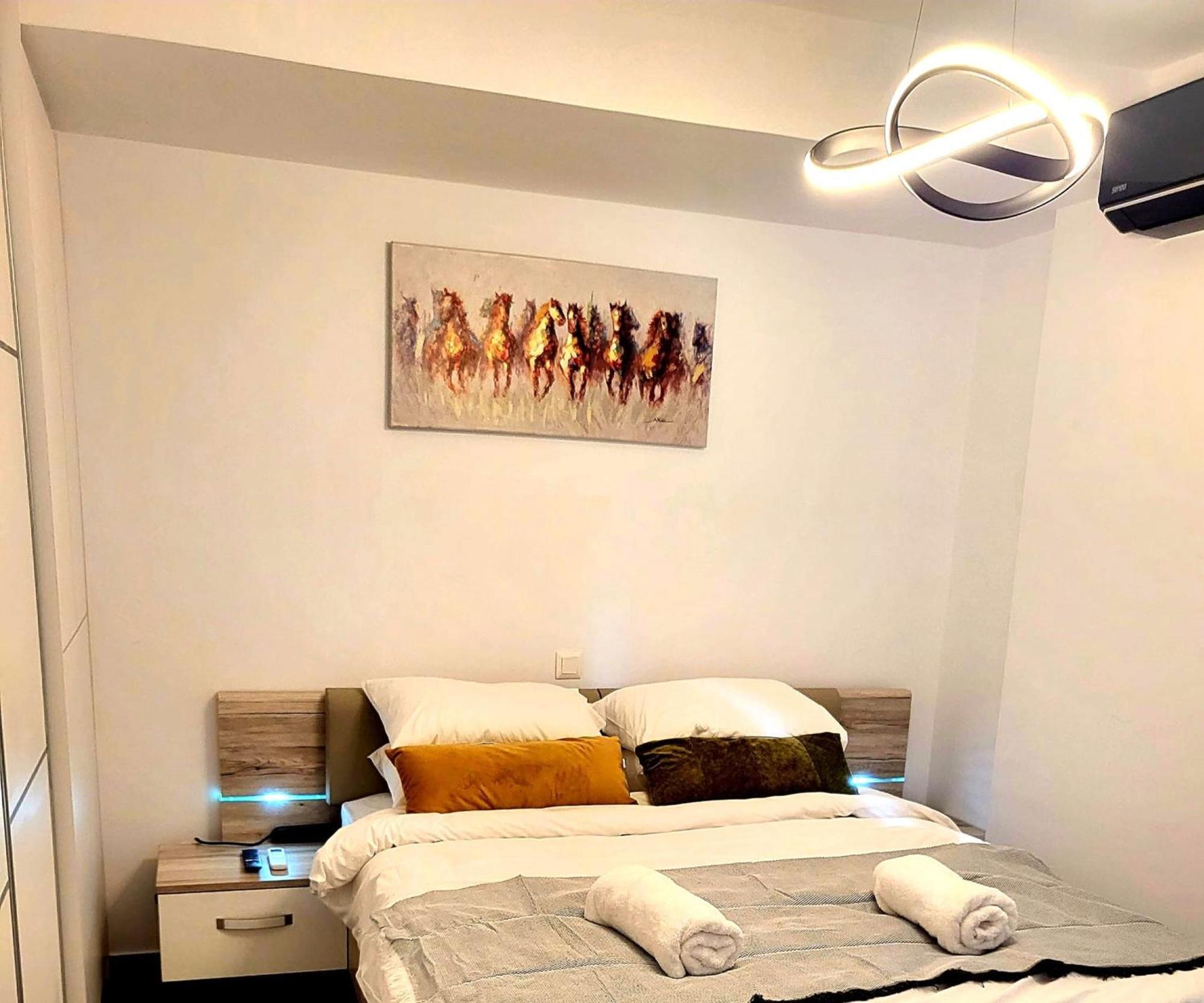 Fabilicious Suites - 2 Apartments- Romantic Jacuzzi & Spacious Family Comfort Atenas Exterior foto